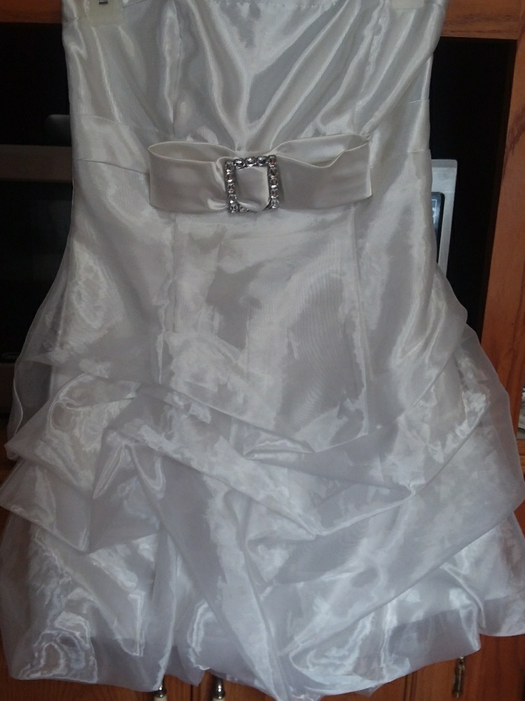 Short white dress